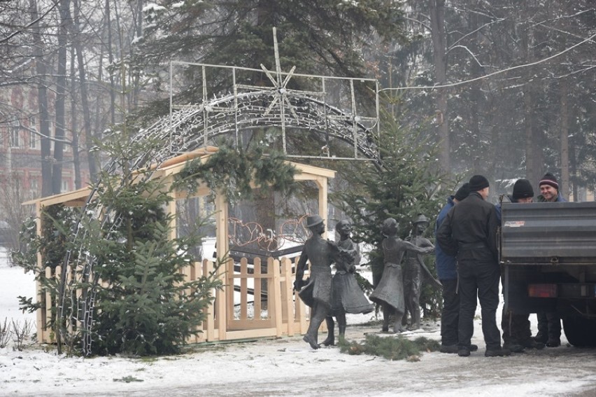 Nowy Sącz. Szopka na sądeckich plantach jest już gotowa [ZDJĘCIA]