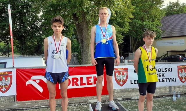 Na najwyższym stopniu podium w biegu na 2000 m z przeszkodami stanął Norbert Śliwiński z Gwdy Piła