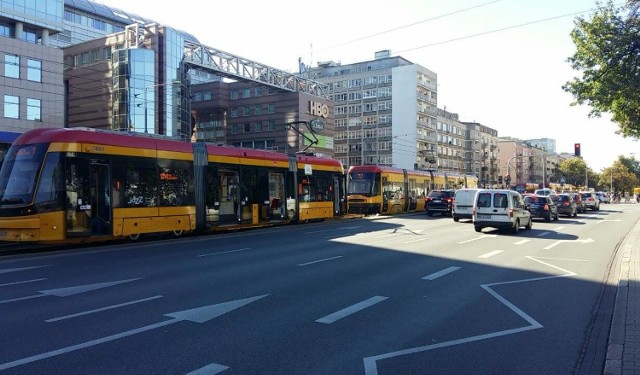 Tramwaje stoją na Puławskiej. Przejazd zablokowany, zasłabła pasażerka