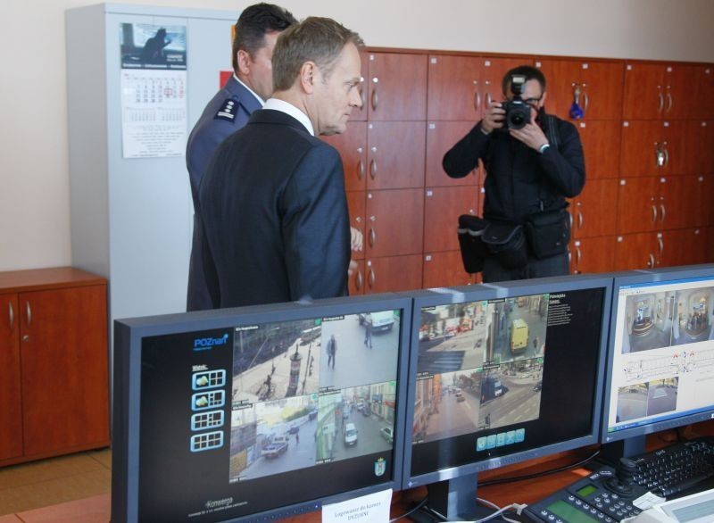 Donald Tusk wizytował sztab policji w Poznaniu [ZDJĘCIA]