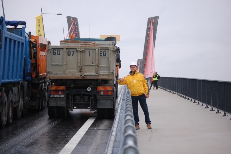 Próby obciążeniowe mostu przez Wisłę