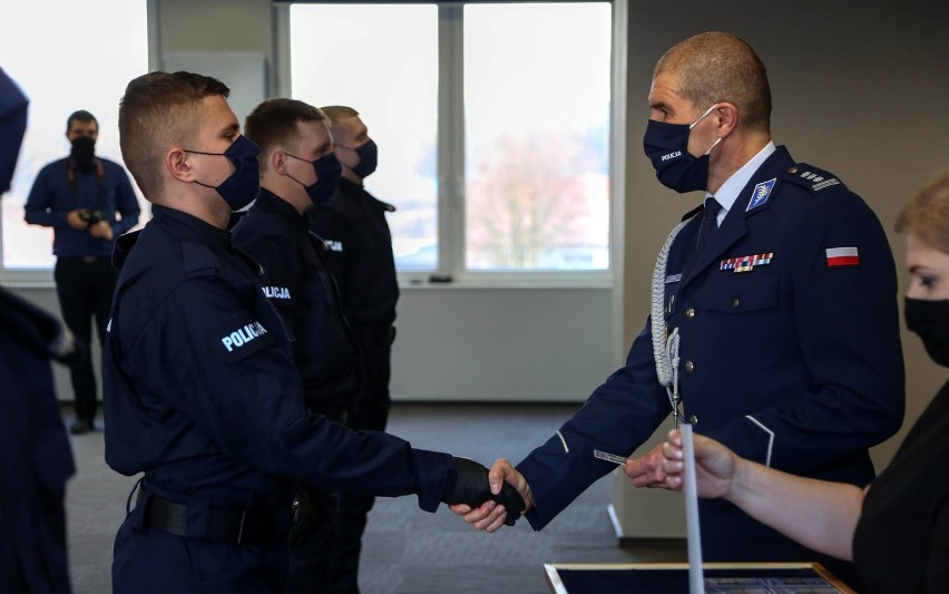 Uroczyste ślubowanie nowo przyjętych policjantów do małopolskiego garnizonu [ZDJĘCIA]