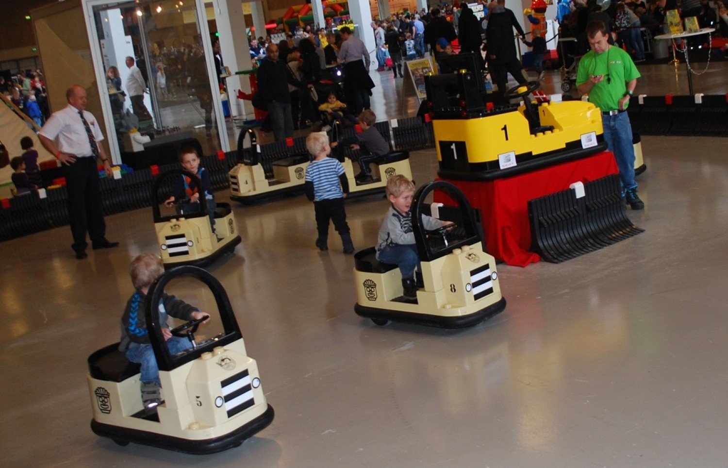 Bilety do Legolandu możesz wygrać w Porcie Rumia. W Auchan pojawią się  samochody Lego | Puck Nasze Miasto