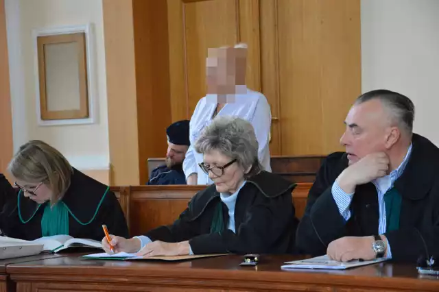 Pracownica sądu w Tomaszowie wyłudziła 1,4 mln zł. Ruszył proces przed Sądem Okręgowym w Piotrkowie