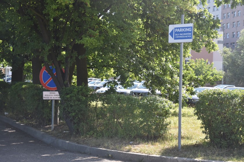 Źle zaparkowane auto przed szpitalem w Jastrzębiu to poważne...