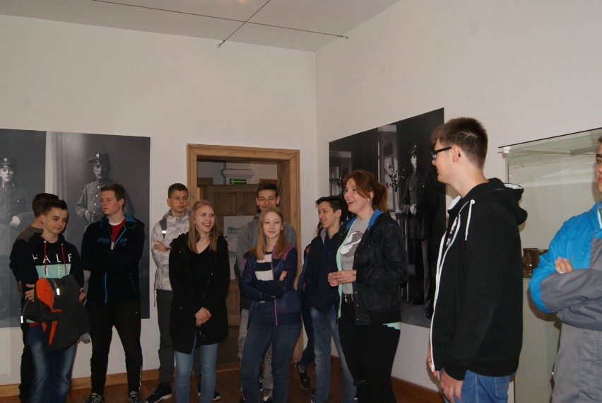Gimnazjaliści w Muzeum Ziemi Zbąszyńskiej i Regionu Kozła