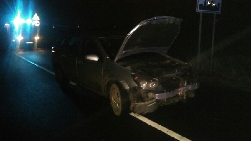 Rozbity samochód na drodze Chodecz - Lubień Kujawski. Za kierownicą siedział kompletnie pijany 21-latek 
