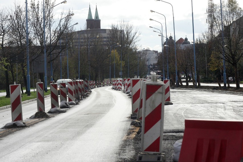 Przebudowa ul. Leszczyńskiej odbywa się na odcinku od mostu...