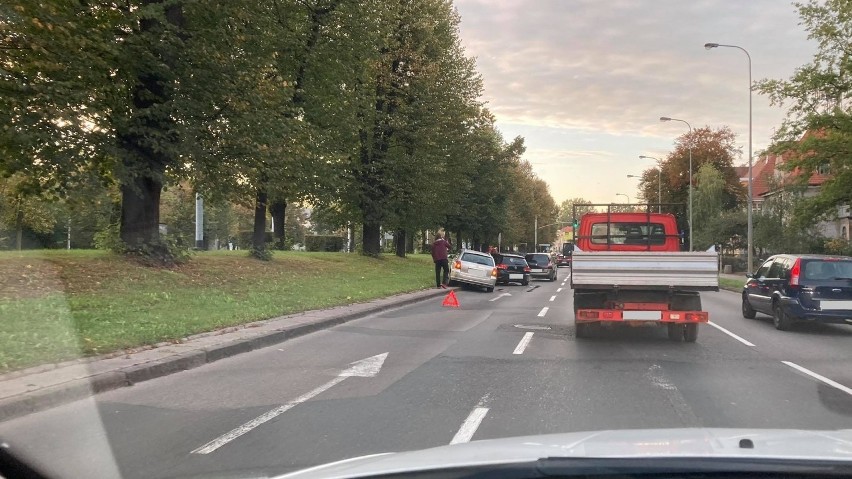 Kolizja na alei Zwycięstwa w Gdańsku. 12.10.2020 r. Nikt nie ucierpiał, nie ma już utrudnień w ruchu