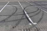 Szamotuły. "Kręcił bączki" na nowym parkingu. Teraz ma do zapłacenia 1500 złotych i 6 punktów karnych na koncie!