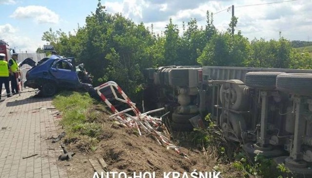 Lipiec. Wypadek w Annopolu. Czołowe zderzenie fiata z ciężarówką. Kierowca auta osobowego zginął na miejscu.