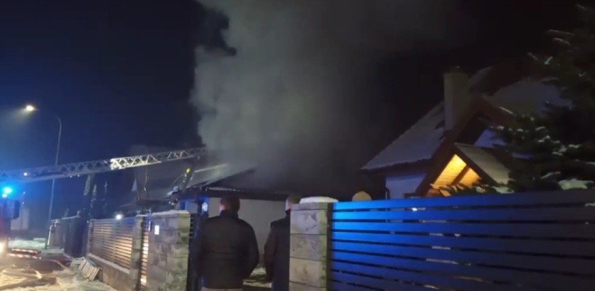 Pożary w Pabianicach i Piątkowisku. Ciężka niedziela strażaków ZDJĘCIA