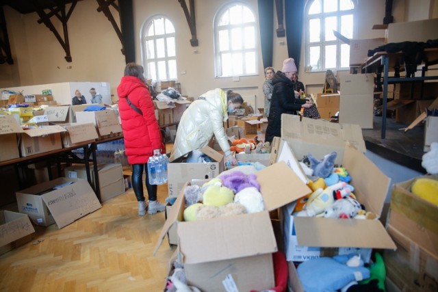 Centrum Integracji Międzypokoleniowej w Chorzowie prowadzi zbiórkę darów dla osób z Ukrainy. Obecnie najbardziej potrzeba tu żywności.