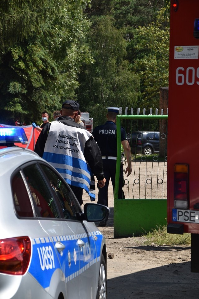 Tragiczne zdarzenie w Chrząstowie. Nie żyje dziecko. Na miejscu śledczy badają okoliczności zdarzenia