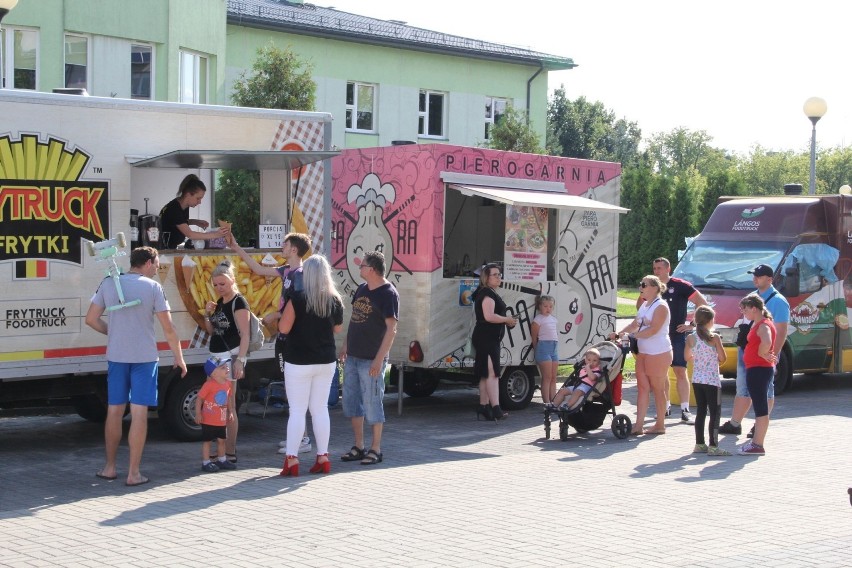 Zlot food trucków w Brzezinach. Można było spróbować przysmaków z różnych stron świata