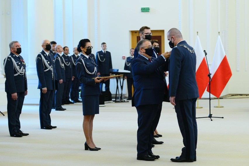 Rektor-Komendant SWWS w Szczypiornie odznaczony przez prezydenta RP Srebrnym Krzyżem Zasługi. ZDJĘCIA