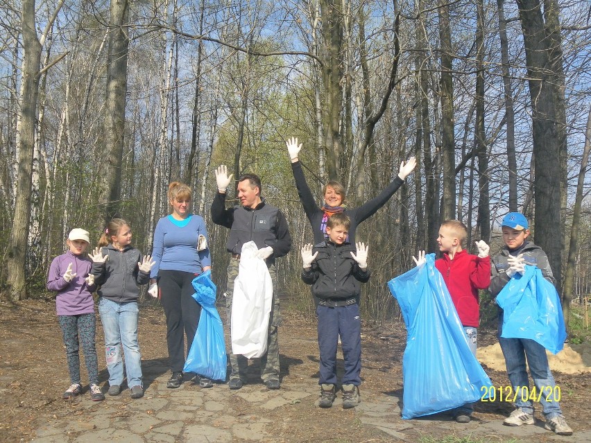 Członkowie KRS TKKF TYTAN Świętochłowice w ramach ekologicznej akcji posprzątali Wzgórze Hugona