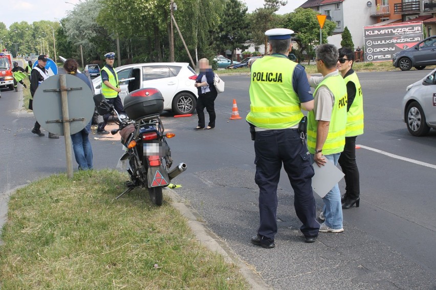 Zderzenie osobówki z motorowerem [Zdjęcia]