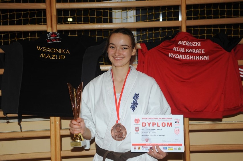 Radomsko: Brązowy medal Weroniki Mazur w Mistrzostwach Polski Kyokushin Juniorów i Młodzieżowców [ZDJĘCIA]