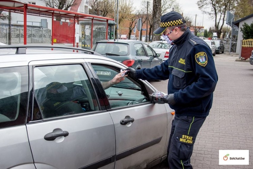 Kolejne samorządy kupują maseczki dla mieszkańców. Gdzie będą dostępne?