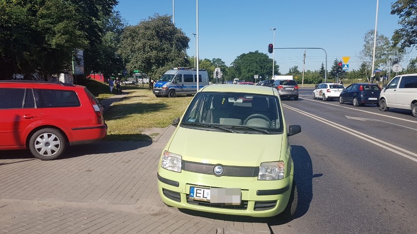 Wypadek na Drewnowskiej w Łodzi. Rowerzystka potrącona na...