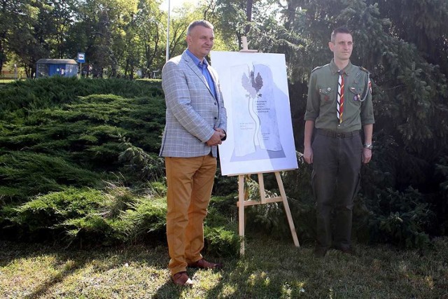 Pomnik poświęcony Obrońcom Ojczyzny w roku 1920 stanie w Sieradzu