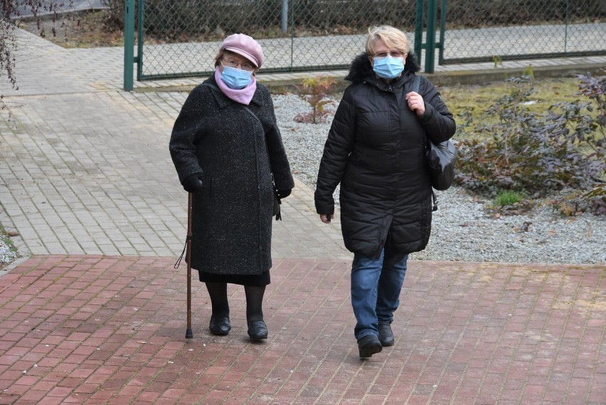 W Gminnym Ośrodku Zdrowia w Kotli trwają szczepienia seniorów 80+. Zdjęcia