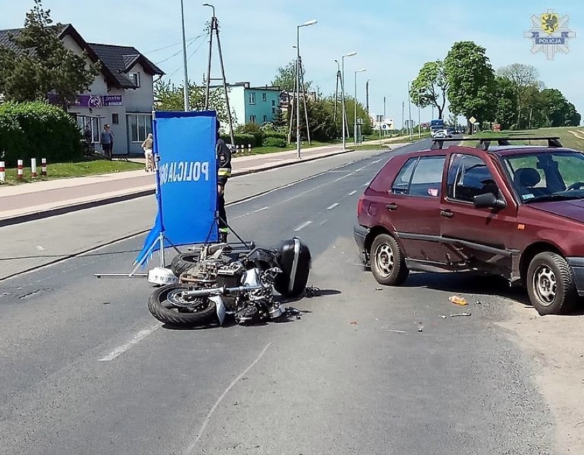 Śmiertelny wypadek w Starogardzie Gdańskim. Motocyklista zginął po zderzeniu z autem [zdjęcia]