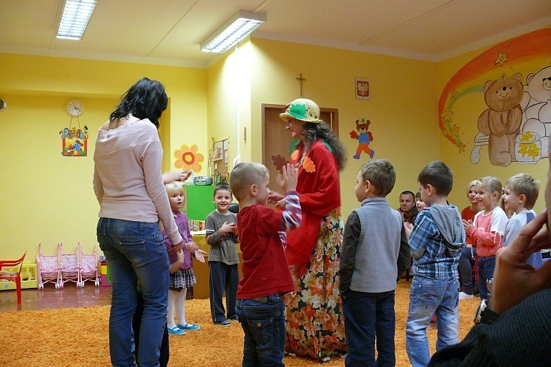 Maluchy z Przedszkola im. E. Stein są już po pasowaniu. Ostatnio odwiedziła ich też Pani Jesień