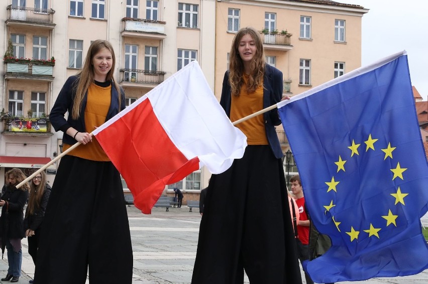 III LO w Kaliszu zorganizowało happening „Po Prostu Głosuj”...