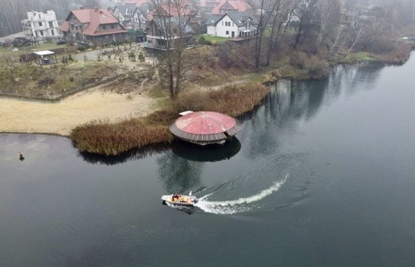 W niedzielę 27 listopada pływający spodek UFO został...