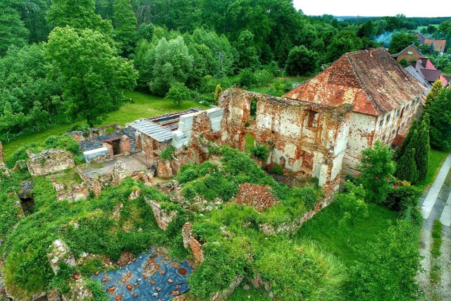 Biały Dwór i Czerwony Dwór na fotografiach naszego Czytelnika Grzegorza Walkowskiego.