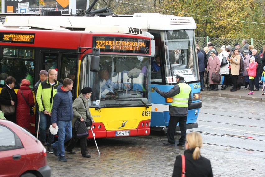 Linia A
Dodatkowo zatrzymuje się na przystanku Grabiszyńska...