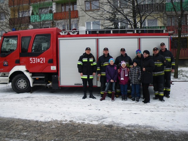 Strażacy z PSP odwiedzili dzieci z Rodzinnego Domu Dziecka w Myszkowie.