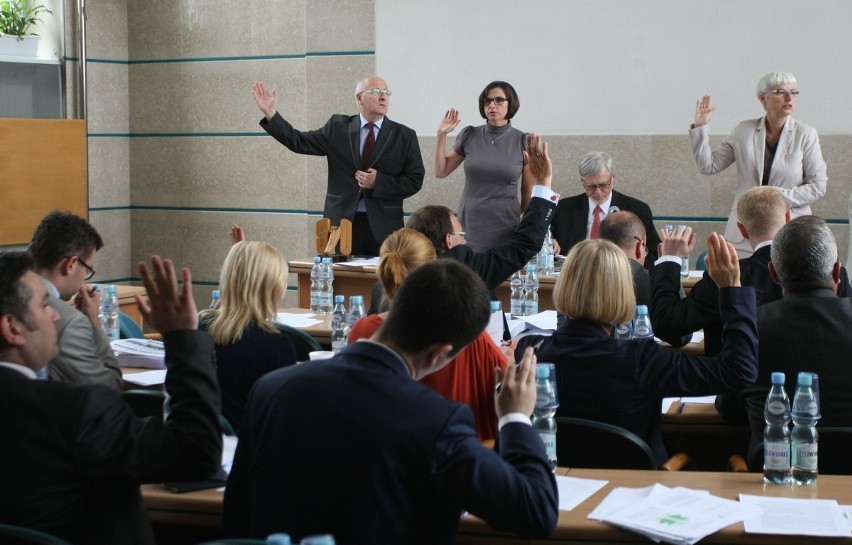 Sesja Rady Miasta Gdyni. Prezydent Wojciech Szczurek uzyskał absolutorium za 2012 roku [ZDJĘCIA]