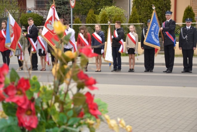 W Wielgiem samorządowcy, nauczyciele i uczniowie, strażacy oraz mieszkańcy gminy uczcili 226. rocznicę uchwalenia Konstytucji 3 Maja. Rozpoczęto od złożenia kwiatów pod pomnikiem „Ku czci Bohaterom poległym i pomordowanym w walce z zaborcą”. Następnie uczestnicy uroczystości przeszli do sali widowiskowej, gdzie czekał ich koncert w wykonaniu kwartetu smyczkowego Polskiej Orkiestry Muzyki Filmowej. Przemarsz uświetniła Gminna Orkiestra Dęta.