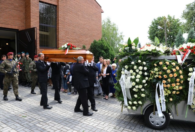 Pogrzeb Marii Śpiewak w Piotrkowie, byłej łączniczki AK, Sprawiedliwej Wśród Narodów Świata