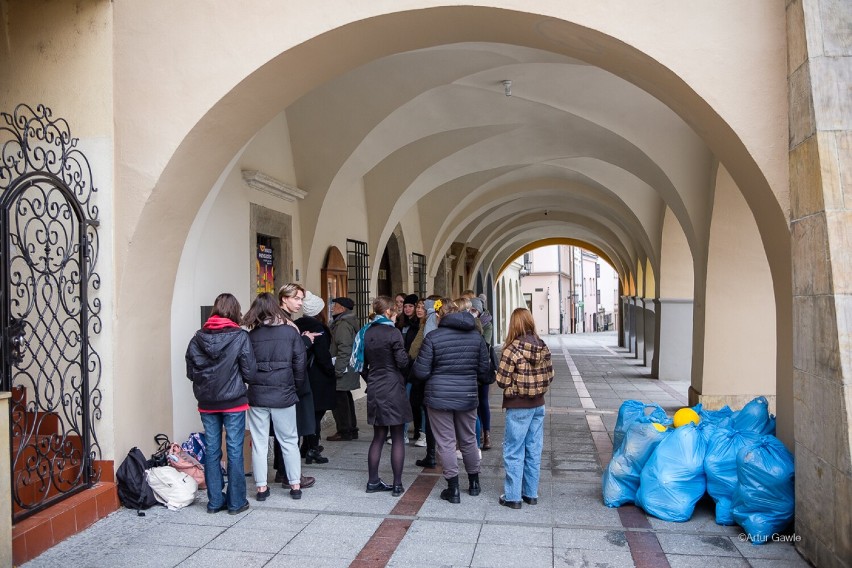 Tarnów. Piątkowy happening "Miasto przyszłości" na Rynku. Młodzież z "Plastyka" zainaugurowała ArtFest [ZDJĘCIA]