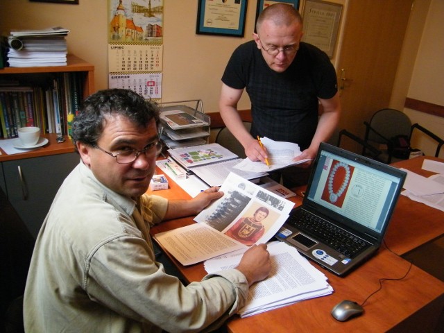 Nad leksykonem pracowali m.in. dyrektor żorskiego muzeum, Lucjan Buchalik i jego pracownik, Tomasz Górecki