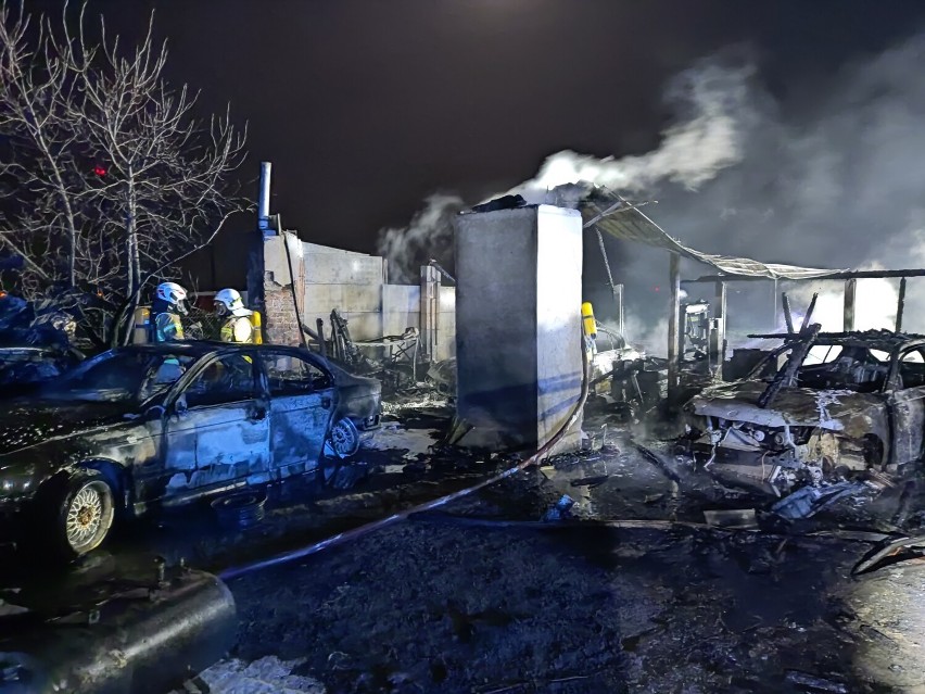 Gmina Grodziec. Pożar warsztatu samochodowego  w miejscowości Łagiewniki 