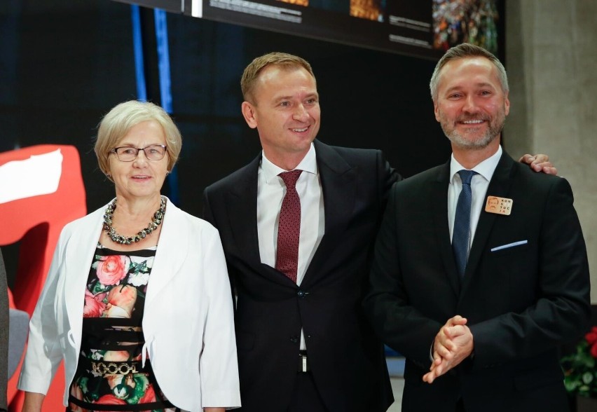 Danuta Wałęsa została Honorową Obywatelką Miasta Gdańska. Rada Miasta Gdańska przyjęła uchwałę 25.08.2022 r. 