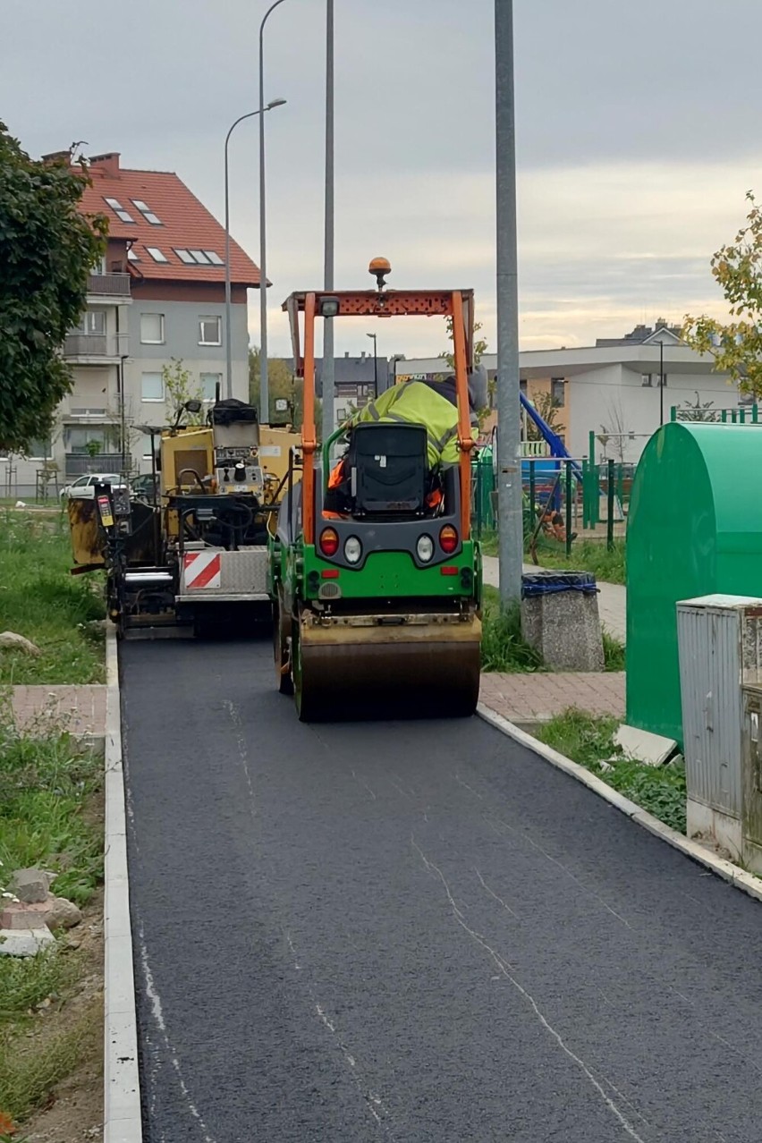 Nowa ścieżka rowerowa na os. Pyrzyckim nabiera kształtów