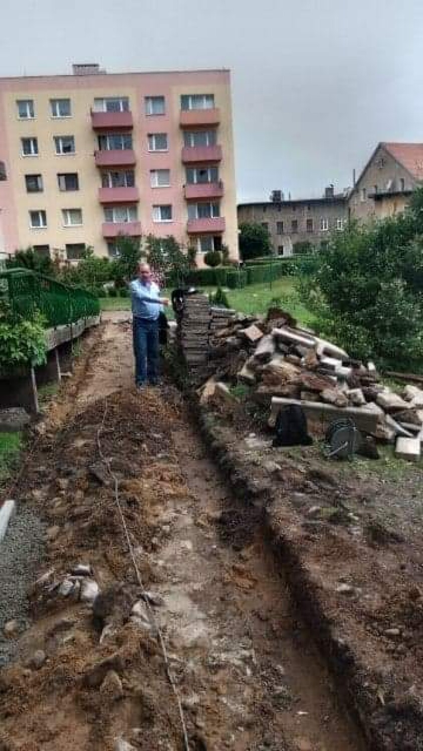 MZB remontuje chodnik na Białym Kamieniu