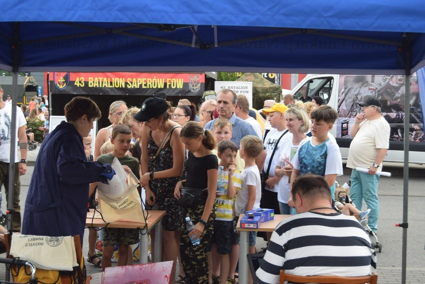 Piknik Wojskowy w Kościerzynie 15.08.2022. Zobacz, jak mieszkańcy i turyści uczcili Święto Wojska Polskiego ZDJĘCIA