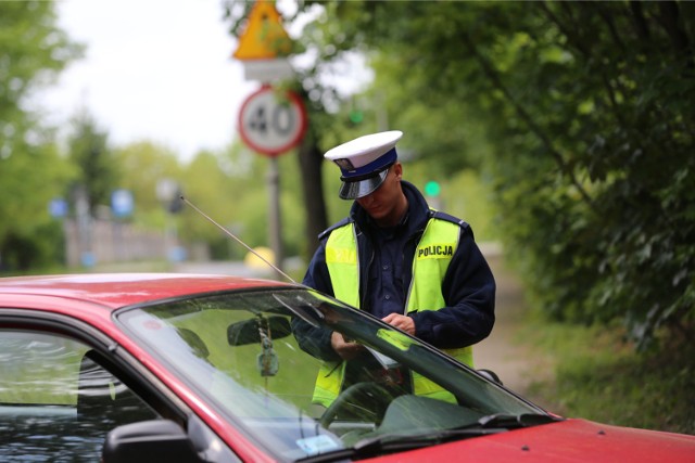 Kierowca wpadł podczas kontroli drogowej. Pasażer też ma teraz do czynienia z policją.