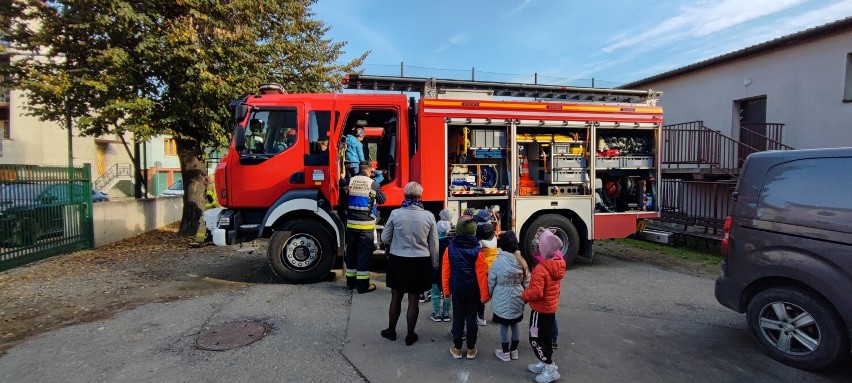 Scania z 2007 roku w miejsce Magirusa z 1982 roku. Strażacy z Limanowej przekażą swój samochód druhom z Siekierczyny 