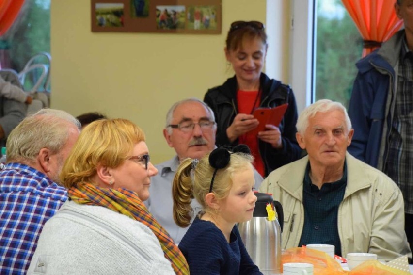 W Wagowie Sołtys wspólnie z Radą Sołecka zorganizowali „Dzień Seniora”. Zobacz jak wyglądało spotkanie w świetlicy 
