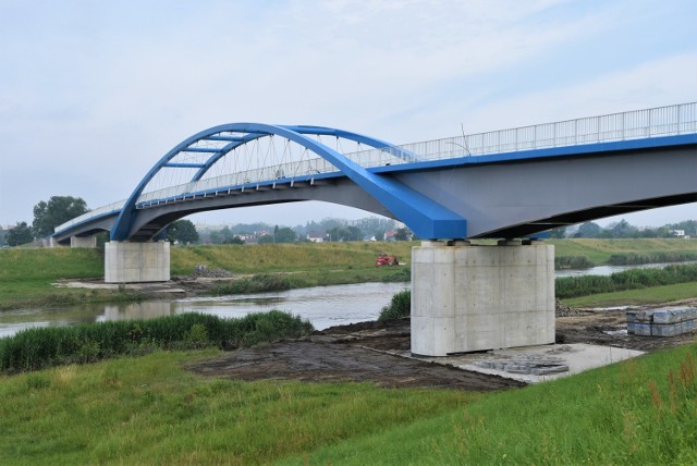 Budowa kładki nad Kanałem Ulgi w Opolu jest na ukończeniu