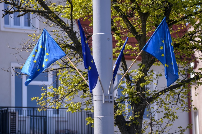 Komu przeszkadzają unijne flagi w Gdańsku? [ZDJĘCIA]