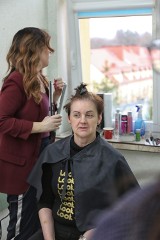 Fryzjer ponownie w międzychodzkim szpitalu: Fundacja Olandia i Pracownia Piękne Upięcie dbają o fryzury kobiet